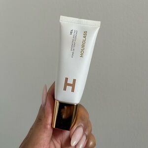 Hourglass Veil Hydrating Skin Tint Foundation